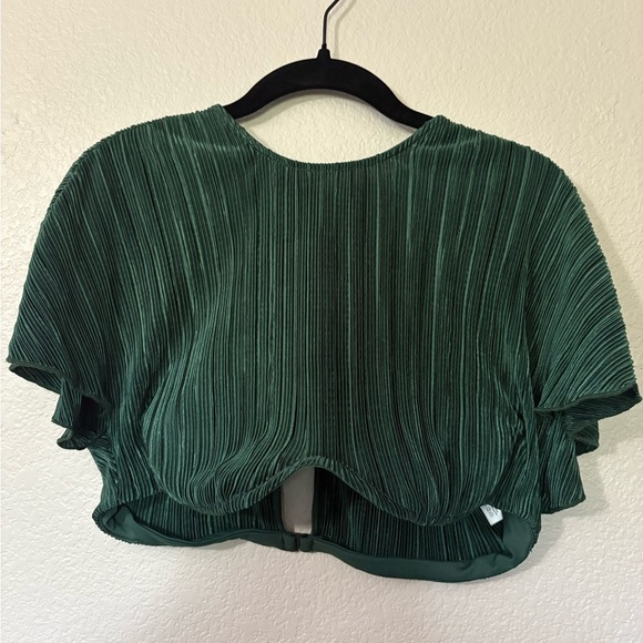 Onia Plisse Forrest Green Ribbed Flutter Sleeve Crop Blouse with Open Back. - Picture 3 of 16